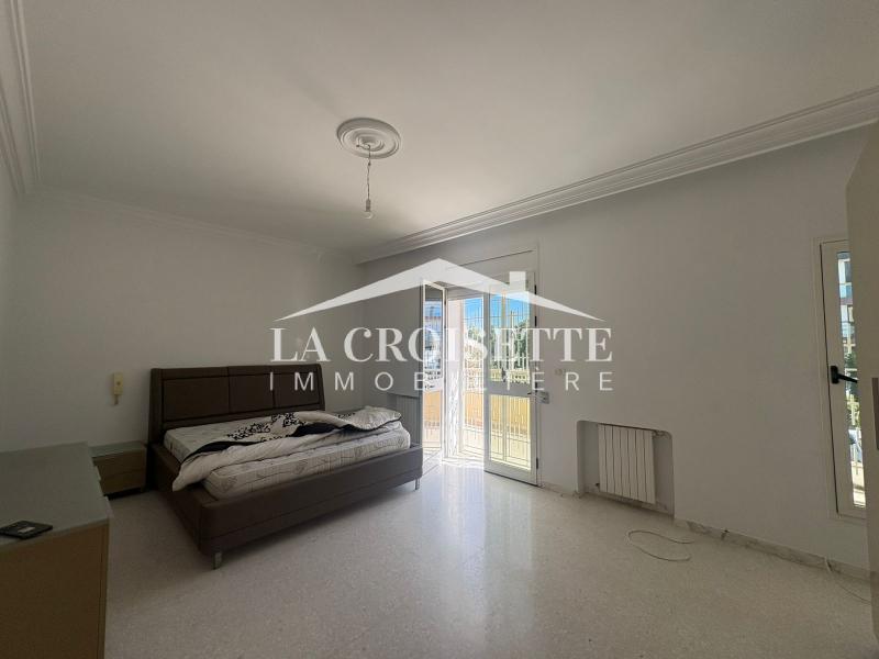 Villa S+5 avec piscine à La Soukra